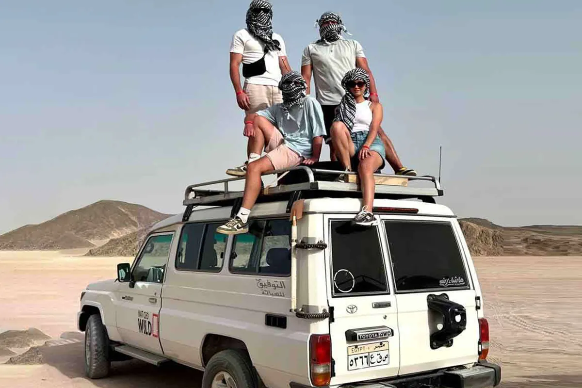 Jeep Safari Hurghada – przygoda 4x4 na Pustyni Wschodniej